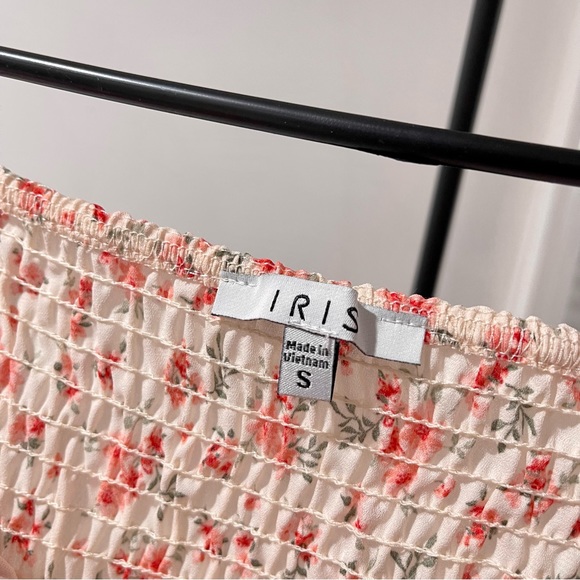 NWOT IRIS Floral blouse - Picture 7 of 10